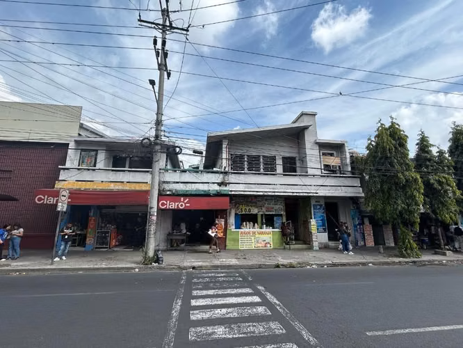 Casa con locales comerciales 1ra calle poniente, frente a Univ Tecnologica