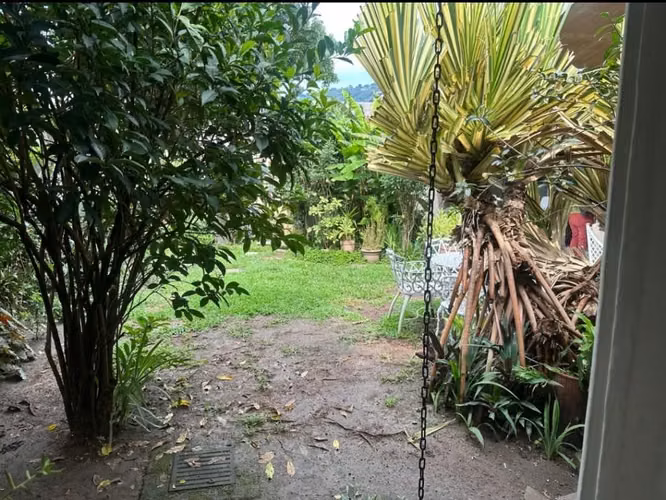 CASA EN VENTA – COLONIA ESCALÓN/ Zona comercial, financiera y habitacional