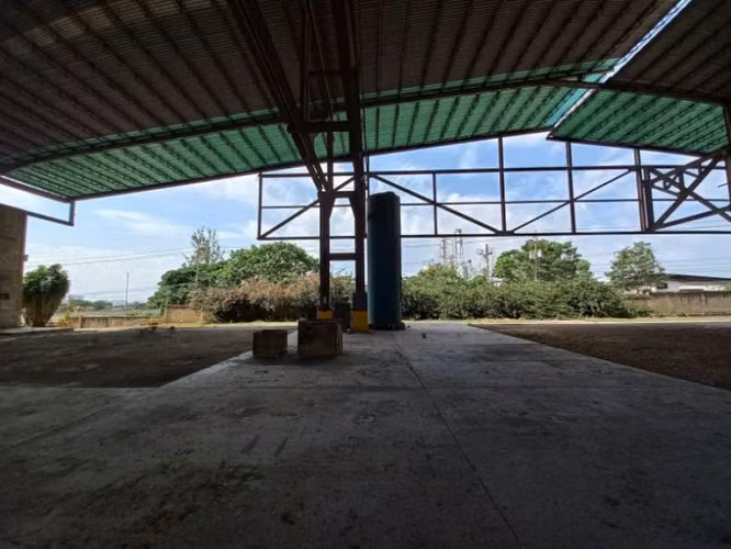 Venta de terreno industrial en Bulevard Venezuela, con infraestructura operativa - Imagen 2