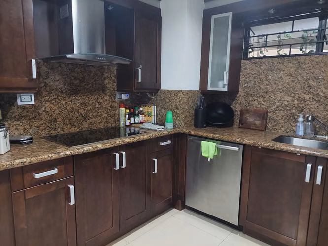 Venta de Bonito Apartamento en Torre Maquilishuat, San Salvador amueblado
