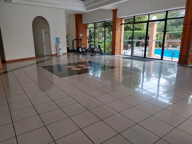 Venta de Bonito Apartamento en Torre Maquilishuat, San Salvador amueblado
