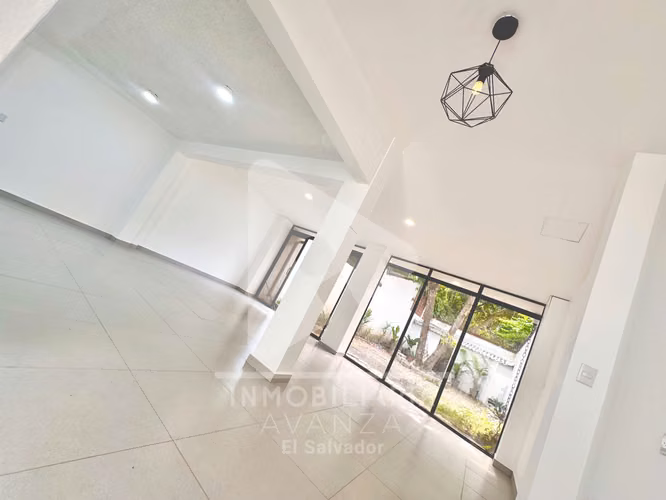 Oficina San Benito| 350m2 | 7 parqueos | 7 baños | - Imagen 3