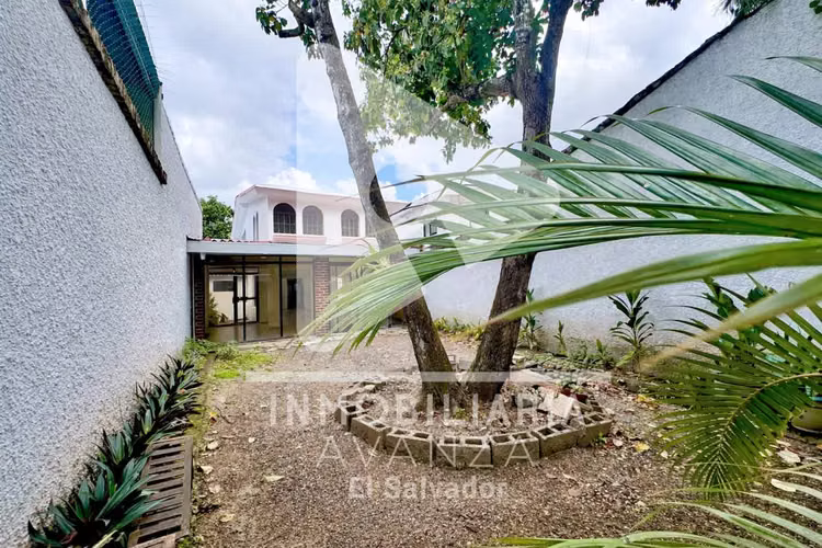 Oficina San Benito| 350m2 | 7 parqueos | 7 baños | - Imagen 6