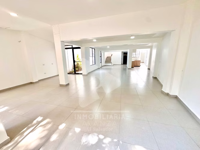 Oficina San Benito| 350m2 | 7 parqueos | 7 baños | - Imagen 2