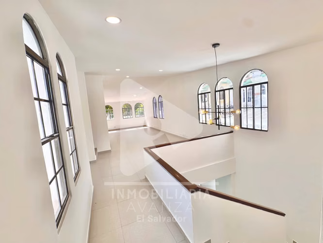 Oficina San Benito| 350m2 | 7 parqueos | 7 baños | - Imagen 10