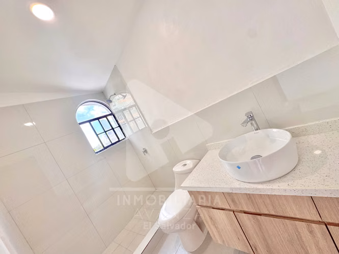 Oficina San Benito| 350m2 | 7 parqueos | 7 baños | - Imagen 17