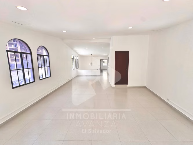 Oficina San Benito| 350m2 | 7 parqueos | 7 baños | - Imagen 12