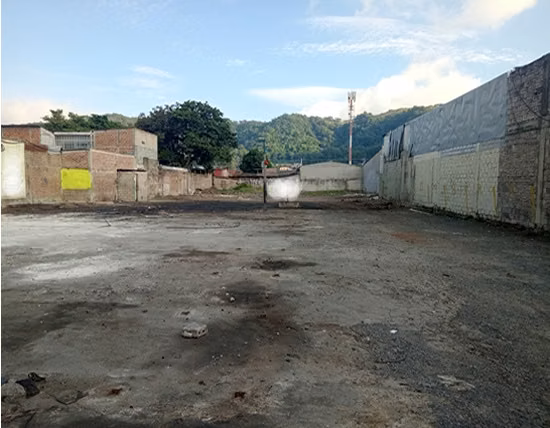 SE ALQUILA TERRENO EN SANTA TECLA, cerca del mercado y parque central.