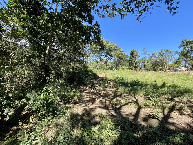Terreno de esquina 2.3 MZ, carretera a Comasagua,  5 min CC Las Palmas