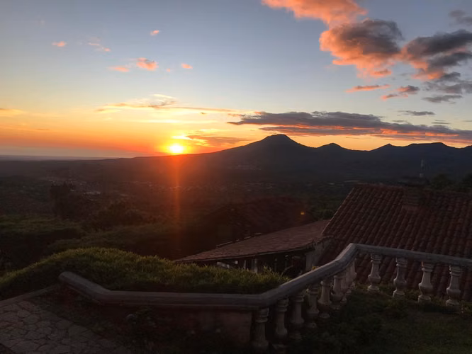 EN VENTA  Exclusiva Villa de Montaña con Potencial para Hotel Boutique, Los Naranjos, Sonsonate