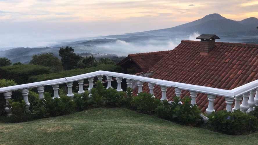 EN VENTA  Exclusiva Villa de Montaña con Potencial para Hotel Boutique, Los Naranjos, Sonsonate