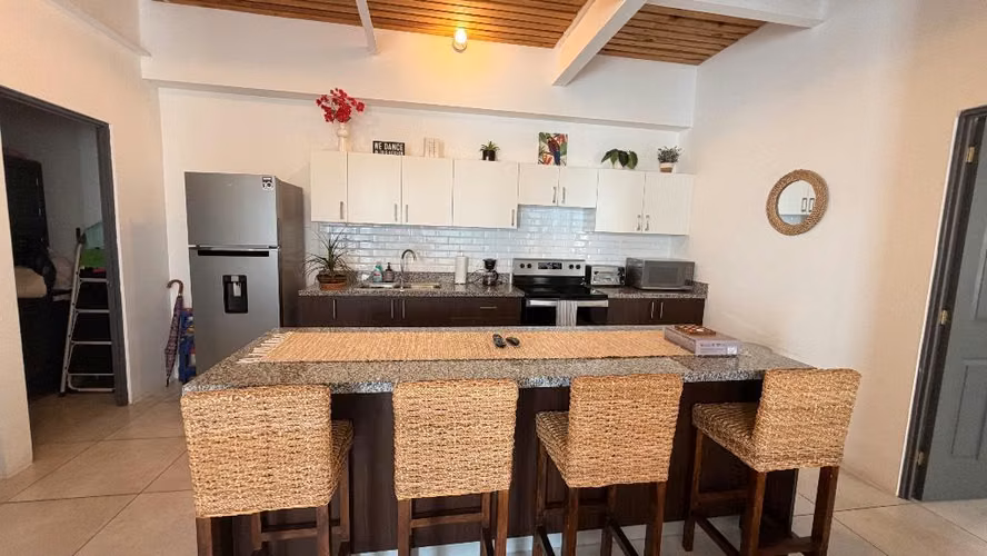 Se vende moderno apartamento totalmente amoblado en colonia Utila