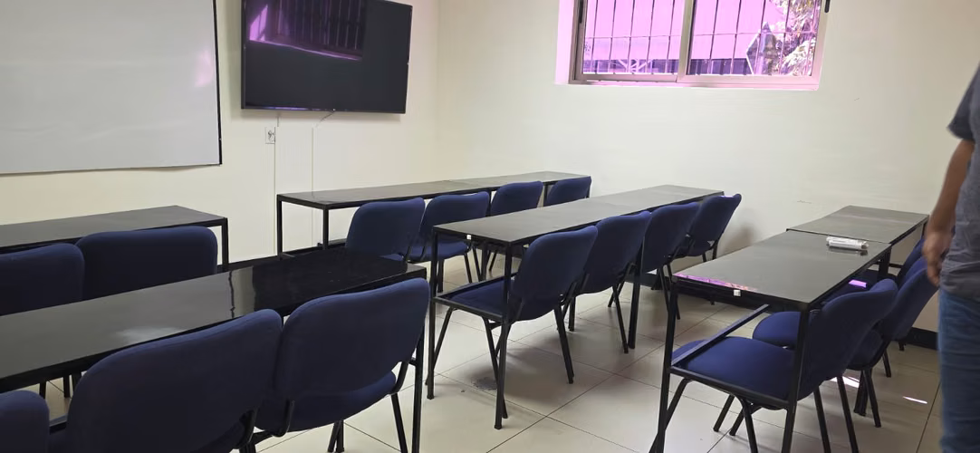LOCAL SOBRE 75 AV. NORTE (Col Escalon)