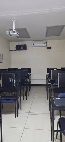 LOCAL SOBRE 75 AV. NORTE (Col Escalon)