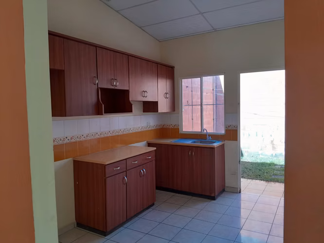 ALQUILER DE CASA EN RESIDENCIAL BELLA GRANADA QUEZALTEPEQUE