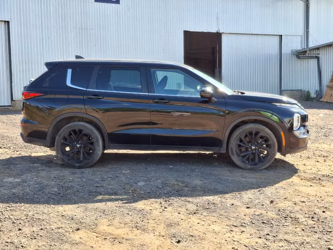 MITSUBISHI OUTLANDER ES 2022