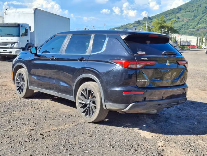 MITSUBISHI OUTLANDER ES 2022