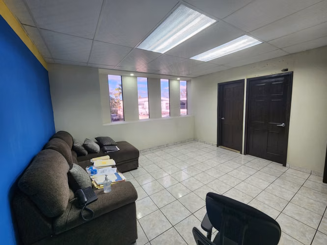 Alquilo local para oficinas en Escalon - Imagen 8
