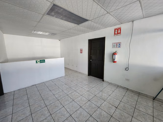 Alquilo local para oficinas en Escalon - Imagen 7