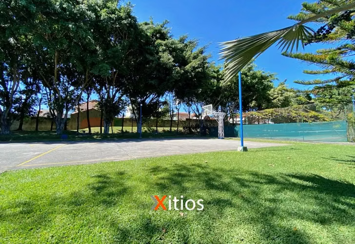 Casa en venta! Amplia, y en residencial privado, Cumbres de Cuscatlan!!