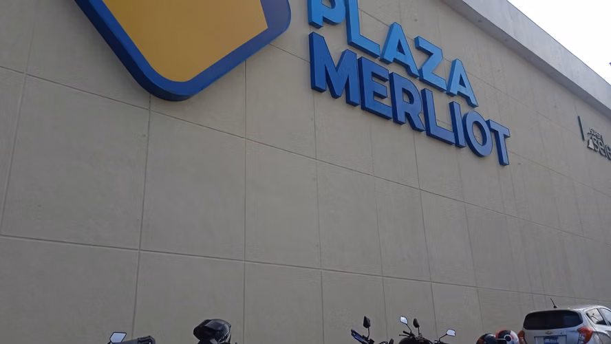 SE VENDE LOCAL EN PLAZA MERLIOT, Santa Tecla