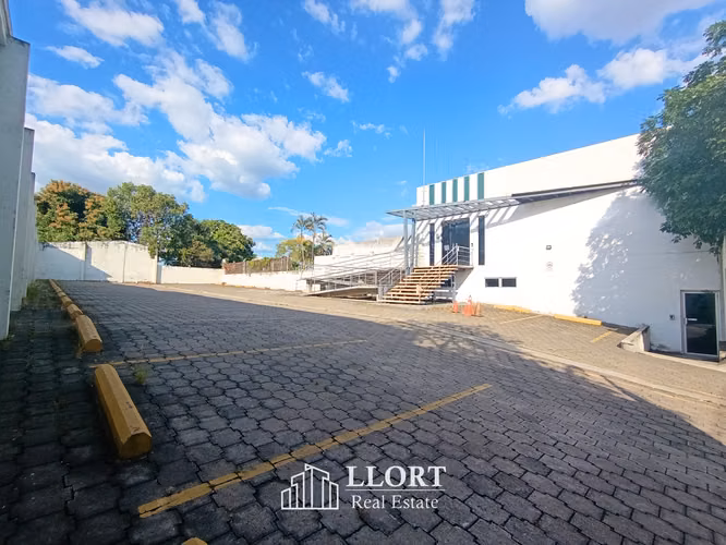 Edificio Corporativo en ALQUILER en Parte Media de Col. Escalón - Imagen 13