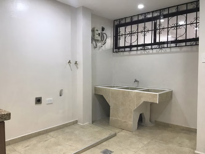 Santa Tecla!! Zona altamente comercial!! Vendo casa recién remodelada!!, sobre 5 avenida norte. - Imagen 4