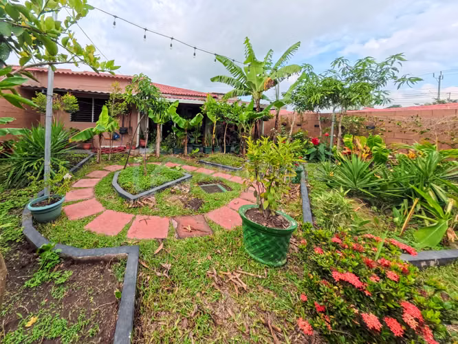 Casa en venta de un nivel – San Juan Opico (De esquina)