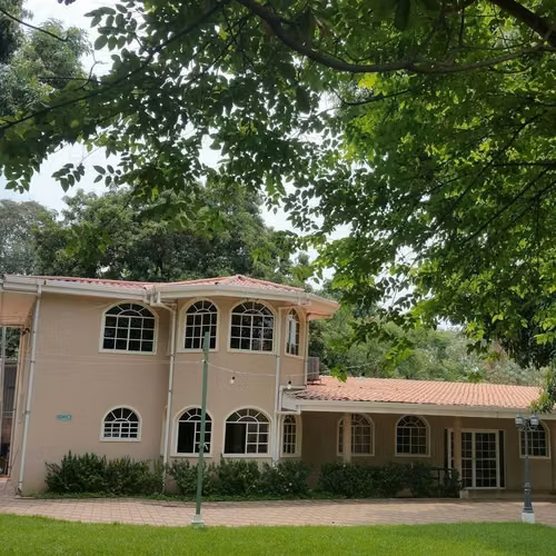 Venta de Local grande y bonito, Usulutan, a 100 mts de Bypass