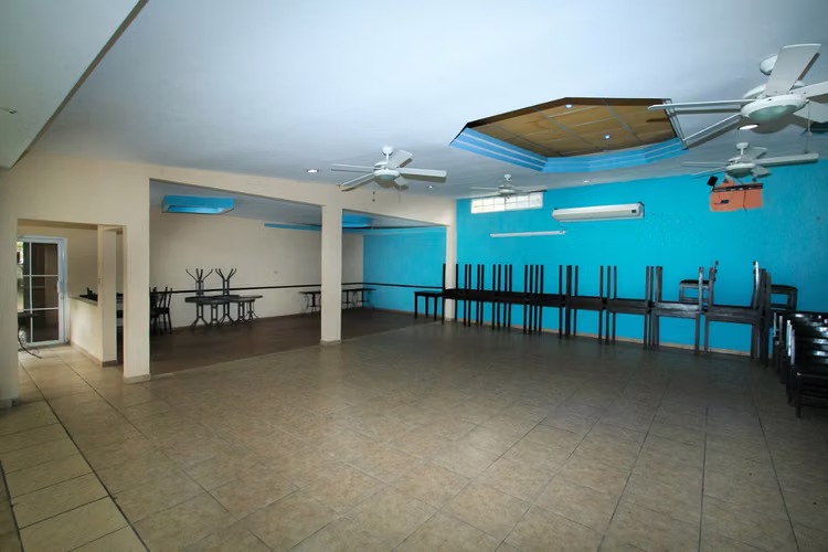 Venta de Local grande y bonito, Usulutan, a 100 mts de Bypass