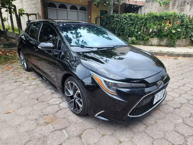 2021 Toyota Corolla Hatchback XSE - Imagen 2