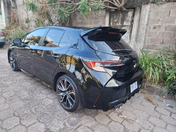 2021 Toyota Corolla Hatchback XSE - Imagen 2