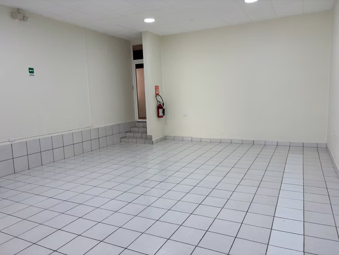 ALQUILER CASA REMODELADA PARA OFICINAS , 1 NIVEL, PARTE BAJA COLONIA ESCALON