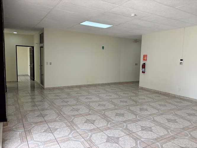 ALQUILER CASA REMODELADA PARA OFICINAS , 1 NIVEL, PARTE BAJA COLONIA ESCALON