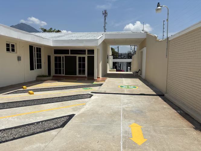 ALQUILER CASA REMODELADA PARA OFICINAS , 1 NIVEL, PARTE BAJA COLONIA ESCALON