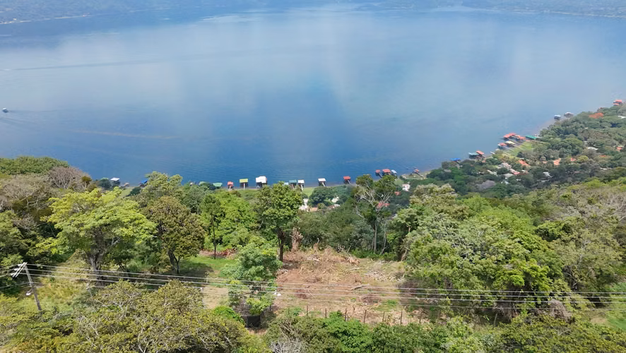 EN VENTA 5,115 V² CON VISTA AL LAGO COATEPEQUE - Imagen 3
