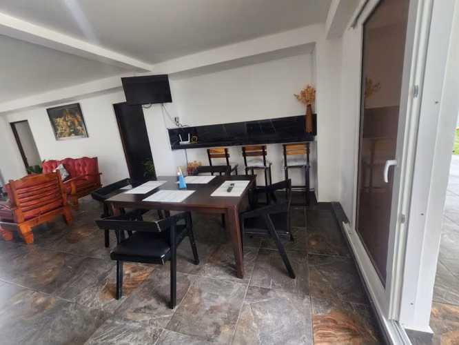EN VENTA CASA FRENTE A PLAYA EN COSTA DEL SOL A ESTRENAR - Imagen 9