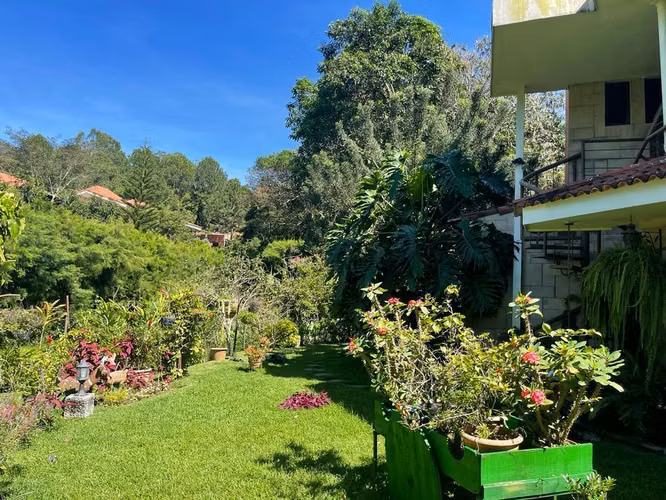 Venta precio de oportunidad, amplia y bonita casa , Res. Quintas de Santa Elena