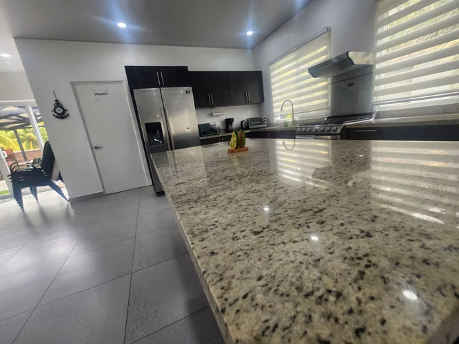 EN VENTA CASA DE PLAYA EN CONDOMINIO PRIVADO, COSTA DEL SOL - Imagen 9