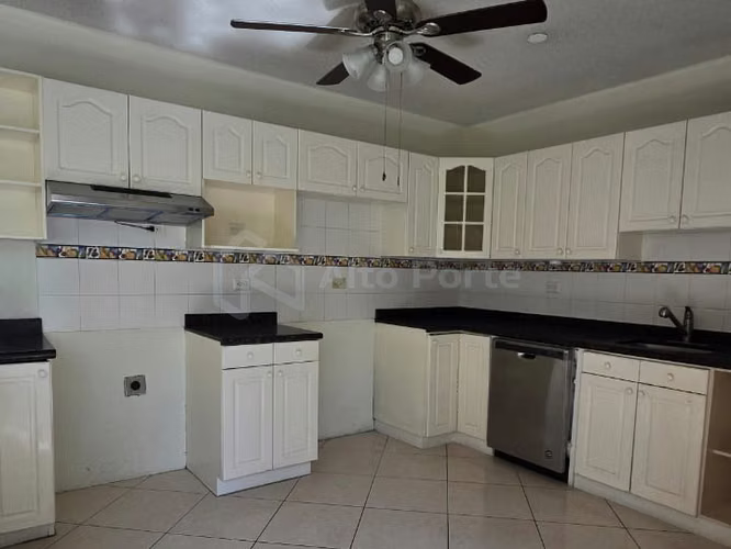 Casa en venta - Antiguo Cuscatlán - Imagen 2