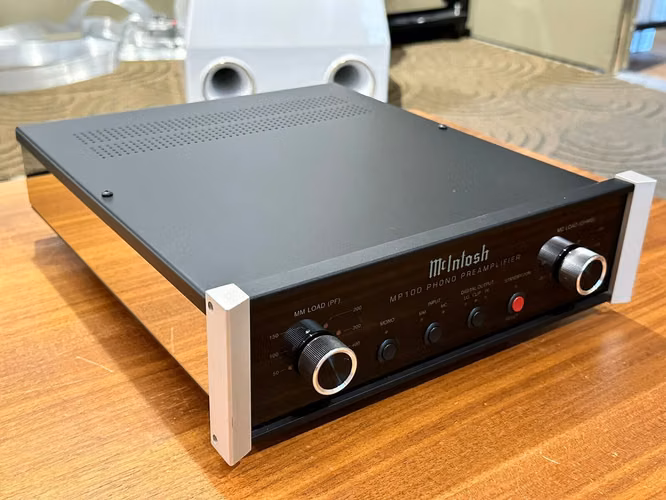 McIntosh MP100 Phono Preamplifier