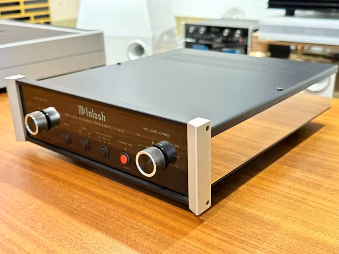McIntosh MP100 Phono Preamplifier