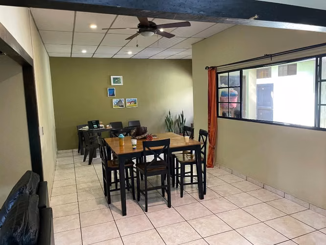 VENDO EN PINARES DE SANTA ANA, ZONA PRIVADA. UN NIVEL
