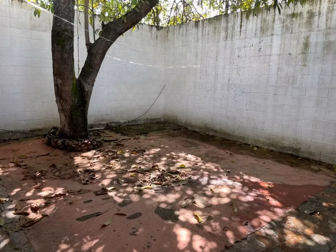 VENDO EN PINARES DE SANTA ANA, ZONA PRIVADA. UN NIVEL