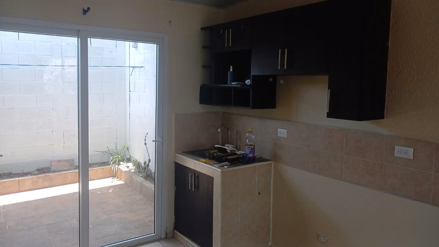 Alquilo casa en Residencial Marsella con A/C, San Juan Opico. Q6   -	Ubicada en bonita zona cerca de centros comerciales - Imagen 9