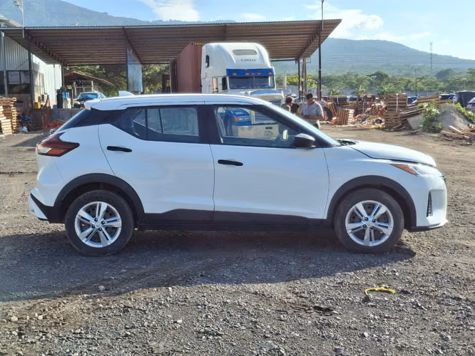 NISSAN KICKS S 2022