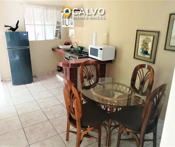 Acogedora Casa de UNA PLANTA Amueblada y Climatizada – Res. Montecarlo, San Miguel - Imagen 3
