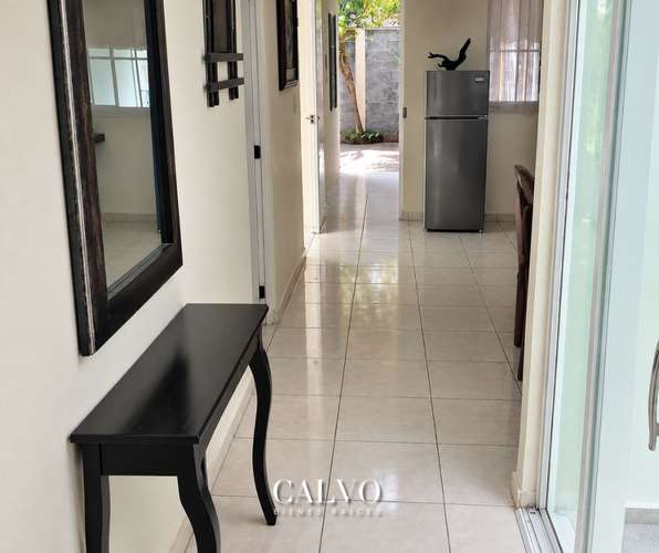 Acogedora Casa de UNA PLANTA Amueblada y Climatizada – Res. Montecarlo, San Miguel