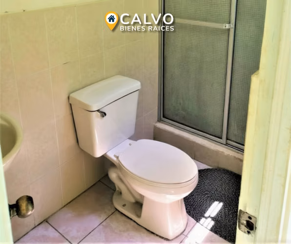 Acogedora Casa de UNA PLANTA Amueblada y Climatizada – Res. Montecarlo, San Miguel - Imagen 2
