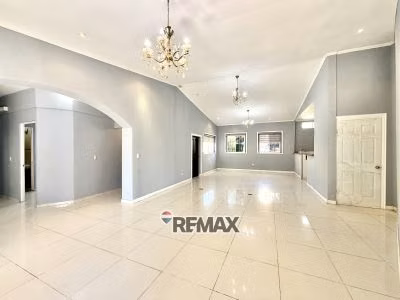 HERMOSA CASA EN VENTA – JARDINES DE LA CIMA II
